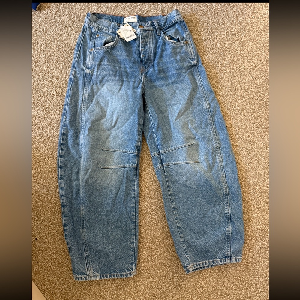 Free People x We The Free Good Luck Mid Rise Barrel Jeans in Ultra Light Beam 26 - Picture 2 of 9